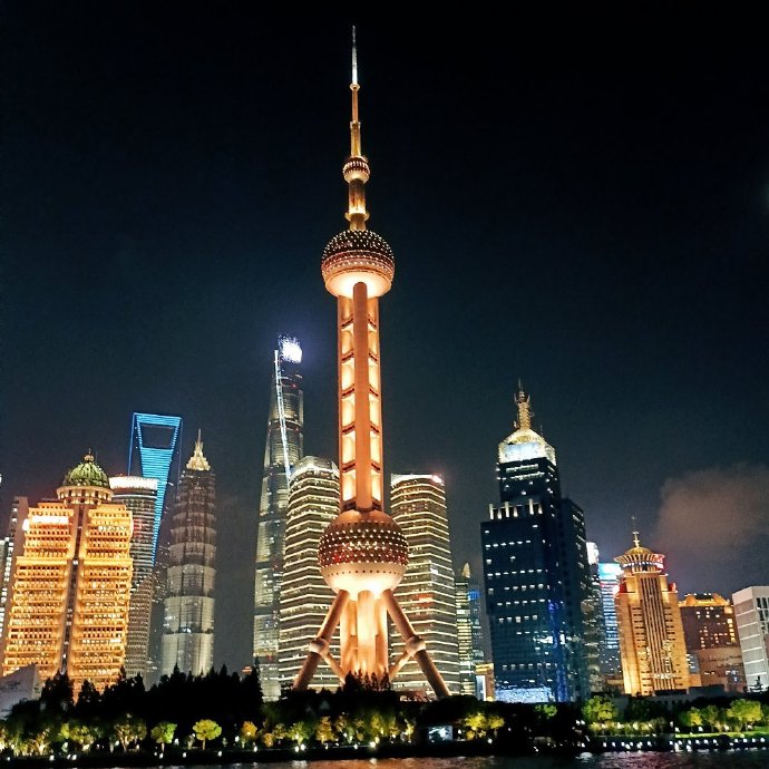 魔都璀璨，上海新时代的繁华魅力之旅