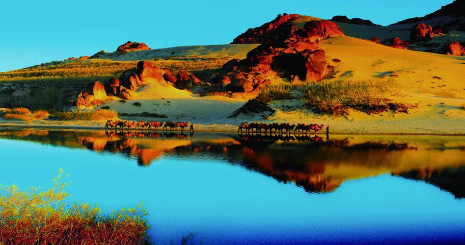 古城夕阳下的古装遥望